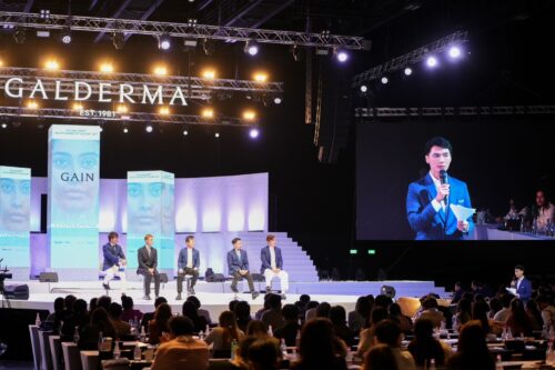 คุณหมออู๋ร่วมเป็นผู้ดำเนินรายการ งานบรรยายวิชาการแพทย์ ในหัวข้อ Turn your AART into HIT SHAPE UP & GLOW ON 2 S 21594249